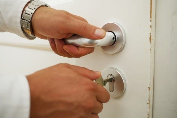 Emergency locksmith services